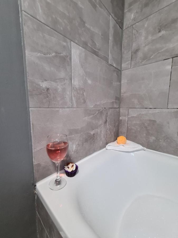 Coopers, Ground Floor Apartment With 2 Bedrooms And 2 Bathrooms Within A Georgian Listed Building Burton-upon-Trent Extérieur photo
