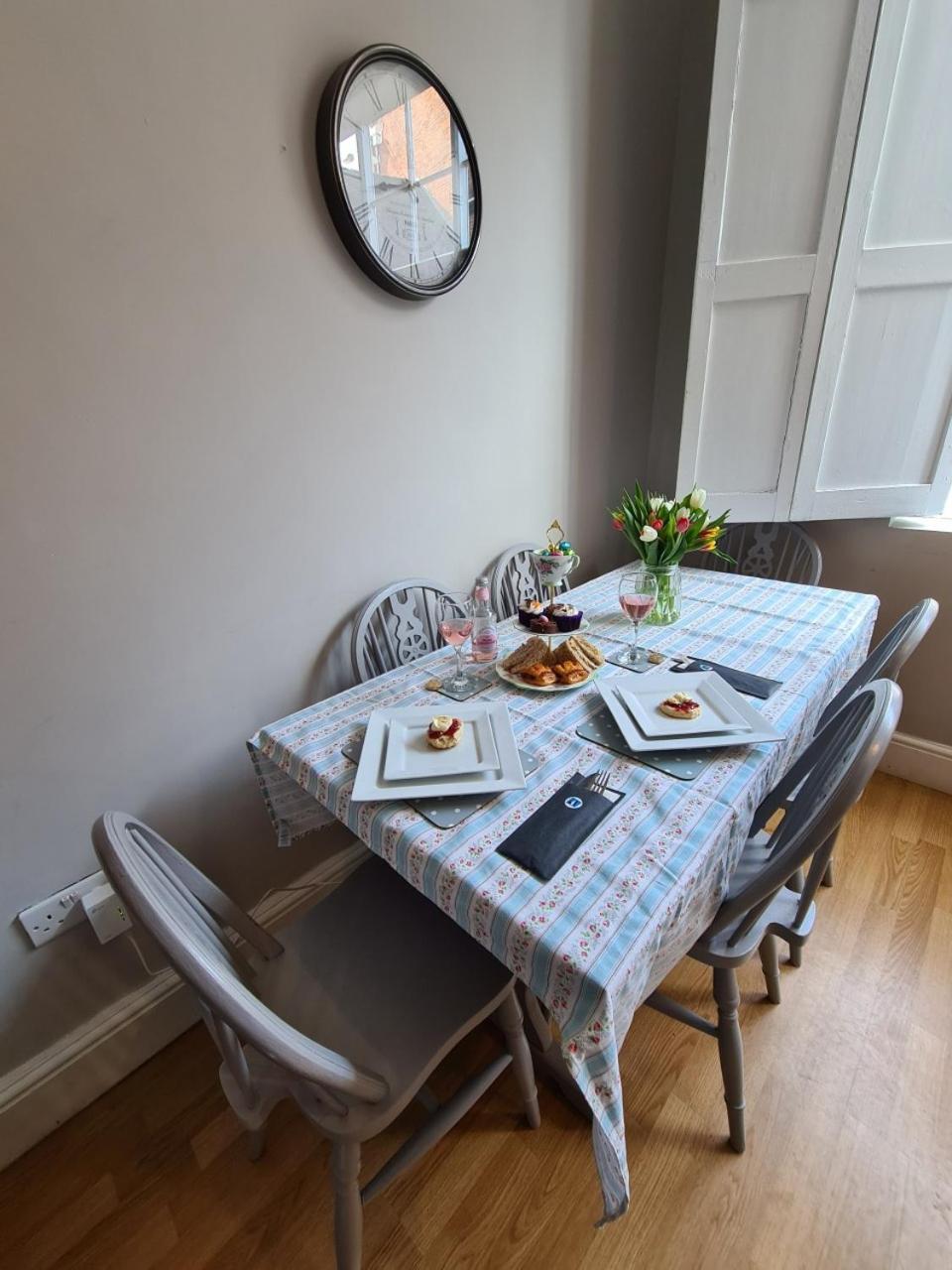 Coopers, Ground Floor Apartment With 2 Bedrooms And 2 Bathrooms Within A Georgian Listed Building Burton-upon-Trent Extérieur photo